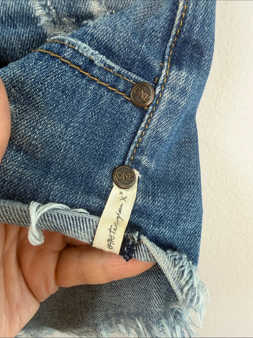 One Teaspoon NO 2’s Low Rise Jean Shorts 8” Rise Raw Curved Hem Sz 25 Distressed